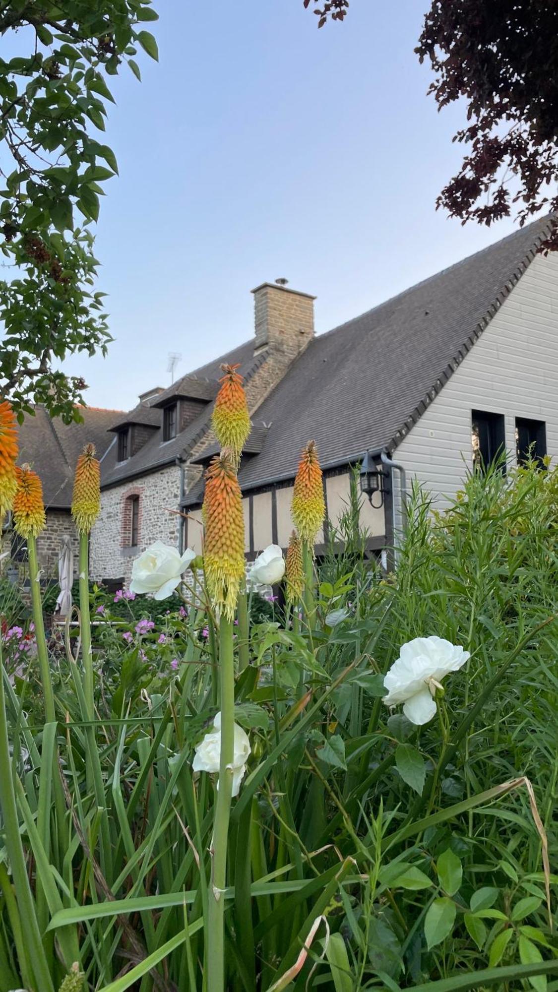 Sunset Family Guesthouse Mont Saint Michel Ceaux Luaran gambar